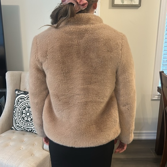 MAGASCHONI Oversized Soft Beige Plush Faux Fur Short Coat Size XS - Picture 4 of 11